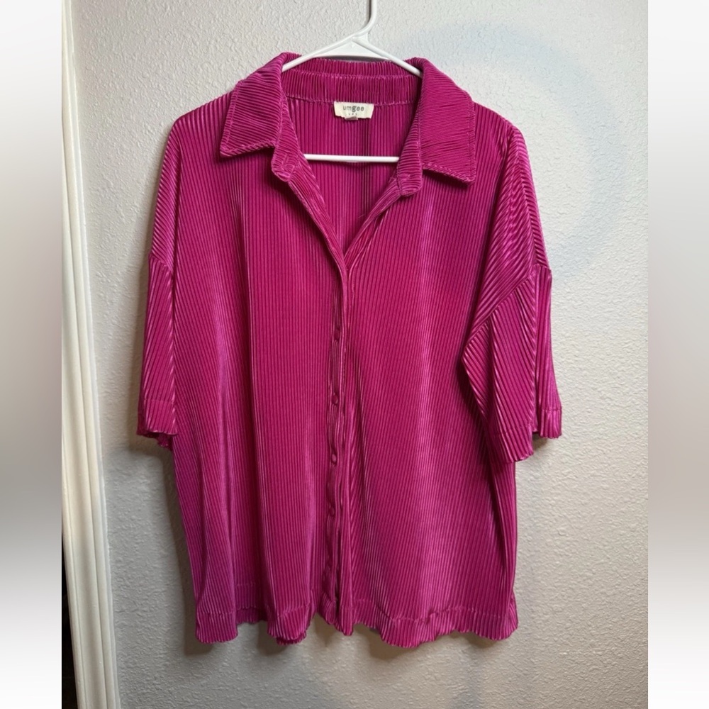 Umgee Women’s Pink Solid Small Oversized Shiny Pleated Short Sleeve Blouse